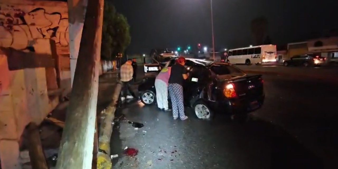 Derrapa y termina volcando en Saltillo