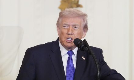 Trump confirma el rescate del piloto en Irán, pero está gravemente herido