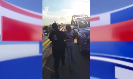 Evitan tragedia: joven intenta lanzarse de puente en Mirasierra