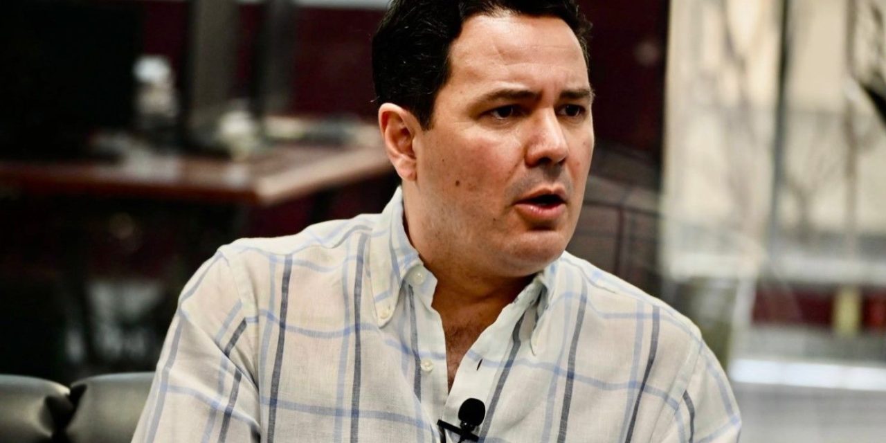 Exhorta diputado a municipios a regular estacionamientos en la vía pública