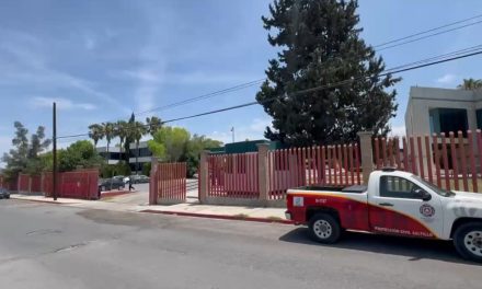Incendio moviliza a cuerpos de emergencia en empresa de la colonia Oceanía