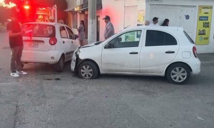 Joven de 17 años provoca choque tras no respetar alto obligatorio en Saltillo