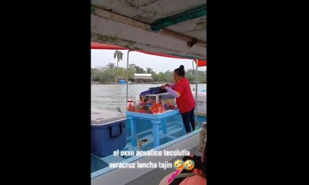 ¿Estás en medio de un río y tienes hambre? Aparece un Oxxo en una lancha en Veracruz (video)
