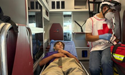 Menor resulta lesionado tras choque entre motocicleta y camión en la colonia Fundadores