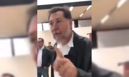 ‘Regañan’ a Noroña por usar la sala VIP en Tijuana