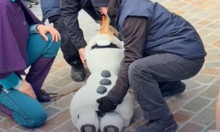 ‘Estoy cansado, jefe’, robot de Olaf en Disney Adventure se ‘pone tieso’ y falla en público (video)