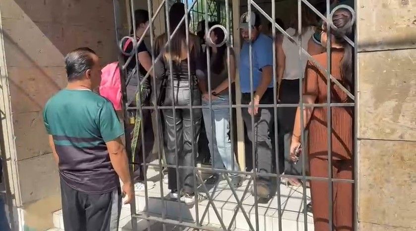 Saltillo: Piden a padres de familia de la secundaria Margarita Maza de Juárez recoger a sus hijos por presunta fumigación