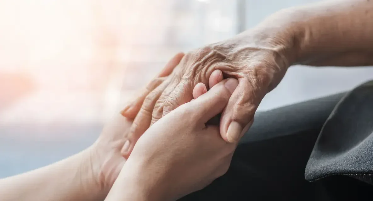 Aumentan casos de Parkinson en México; alertan sobre síntomas tempranos