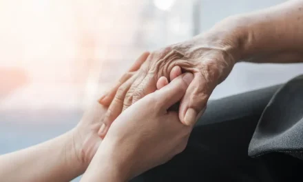 Aumentan casos de Parkinson en México; alertan sobre síntomas tempranos