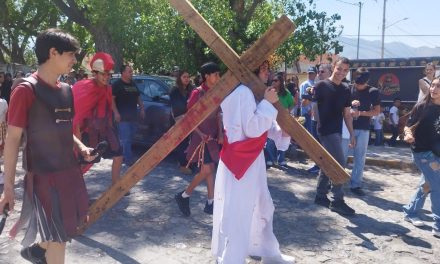 Viven la Pasión y Muerte de Jesús en Arteaga