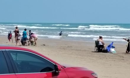 Regio le presta camioneta a su novia para ir a la playa… al enterarse que iba el ex le apagó la unidad vía satélite