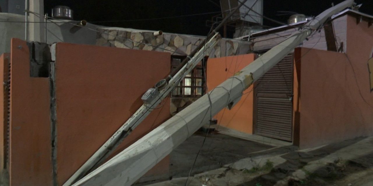 Postes dañan conocido restaurante al norte de Saltillo