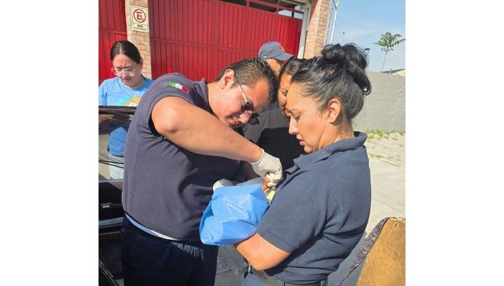 Saltillo: Reciben paramédicos de Bomberos a bebé en pleno servicio de emergencia