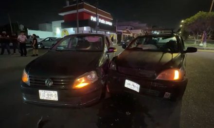 Retorna sin precaución y quita derecho de paso en Saltillo