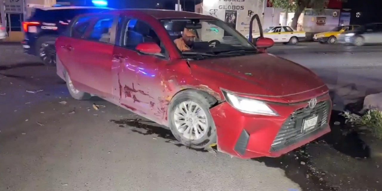 Hombre se confunde y ocasiona un accidente en Saltillo