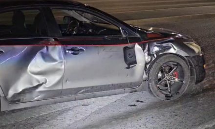 Se pasa el rojo y provoca choque al sur de Saltillo