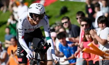 Del Toro se mantiene en la pelea tras arranque exigente en la Itzulia 2026