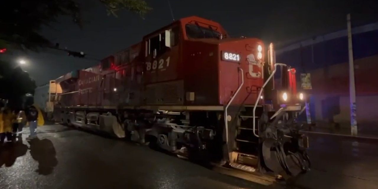 Saltillo: Trabajador queda prensado tras choque con tren en fábrica