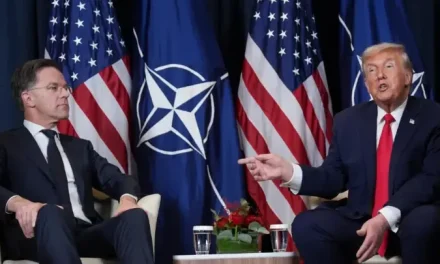 Secretario de la OTAN llamó ‘papi’ a Trump por error de traducción