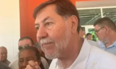 Corren a Gerardo Fernández Noroña de Torreón