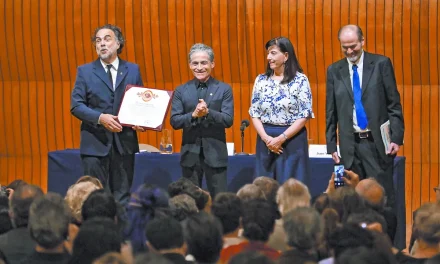Iñárritu hace historia: El primer cineasta en El Colegio Nacional lanza una crítica a la IA y el ‘encuadre’ del celular