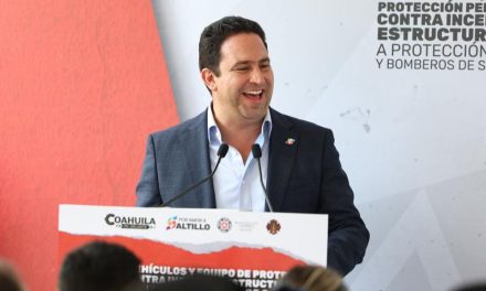 Javier Díaz entrega vehículos y equipamiento a cuerpos de rescate