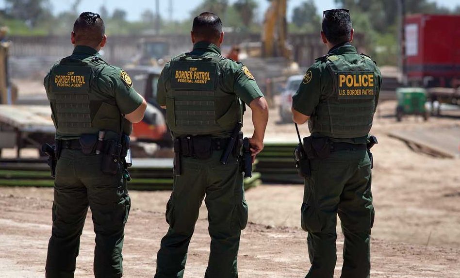 Renuncia jefe de la Patrulla Fronteriza de EU en medio de cambios migratorios