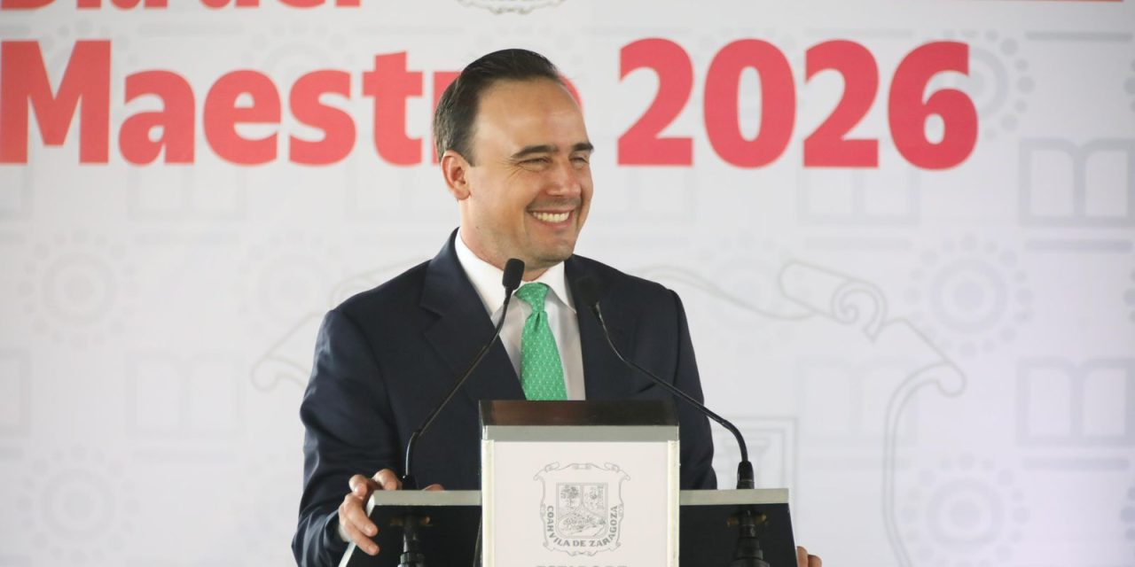 Felicita Manolo Jiménez a los maestros de Coahuila