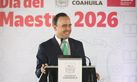 Felicita Manolo Jiménez a los maestros de Coahuila