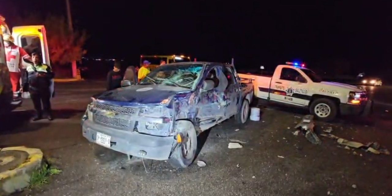 Aparatoso choque deja dos lesionados en Saltillo