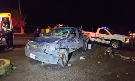 Aparatoso choque deja dos lesionados en Saltillo