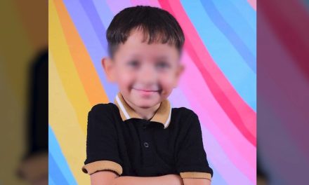 Apoya secretaría de Educación a familia del niño que falleció en un kínder de Monclova