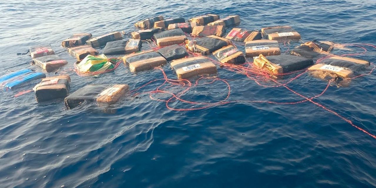 La Marina asegura más de dos toneladas de cocaína en Oaxaca