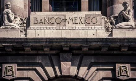 Banxico recorta expectativa de crecimiento económico para 2026