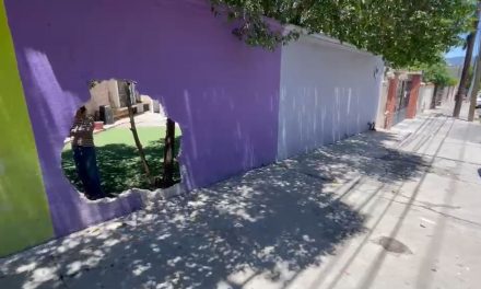 Saltillo: Adulta mayor choca contra barda del colegio Montessori