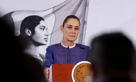 ¿Entre la espada y la pared? Sheinbaum lo niega por casos de agentes de Chihuahua y Rocha Moya