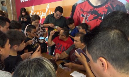 Saltillo: Completa tu álbum en los intercambios  de estampitas de fútbol internacional