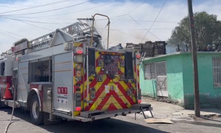 Cortocircuito provoca incendio y consume parte de vivienda en Saltillo