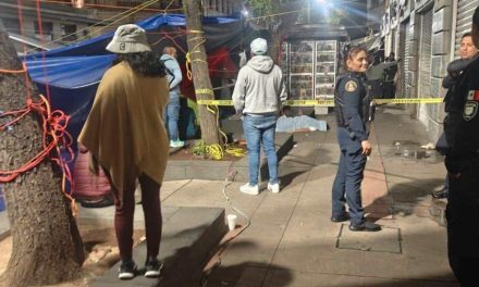 Fallece maestro de la CNTE en plantón de la CDMX tras el repliegue policial en el Centro Histórico