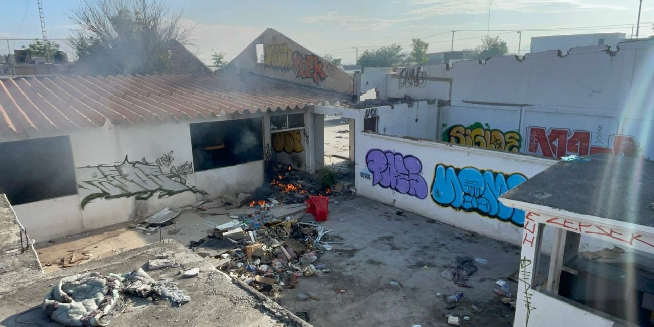 Saltillo: Se incendia predio en LEA y Vito Alessio