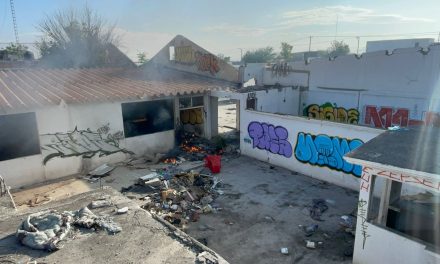 Saltillo: Se incendia predio en LEA y Vito Alessio
