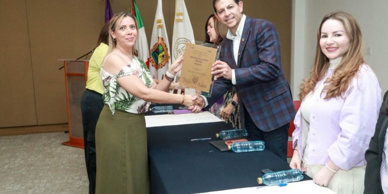 Entrega UAdeC ‘Distintito Alianza Violeta’ a Escuelas, Facultades e Institutos