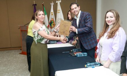 Entrega UAdeC ‘Distintito Alianza Violeta’ a Escuelas, Facultades e Institutos