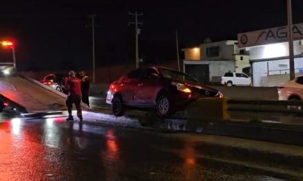 Estrena automóvil y termina accidentado en Saltillo