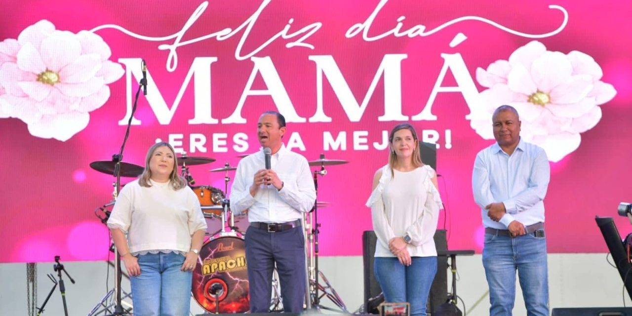 Madres de familia celebran con Tropicalísimo Apache