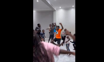 Shakira invita a niños en Uganda a bailar con ella en el medio tiempo del Mundial y explotan de felicidad (video)