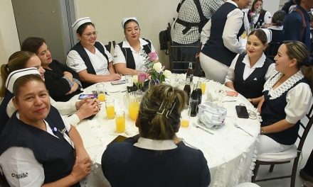 Festeja el gobierno del estado a enfermeras y enfermeros en su día