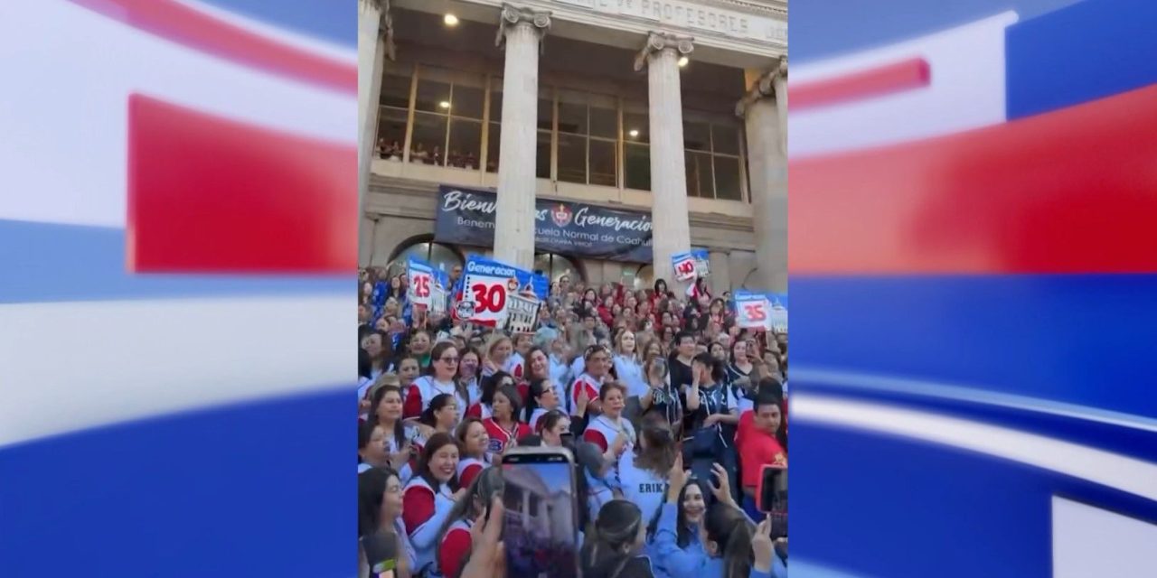 Festeja Escuela Normal un aniversario más