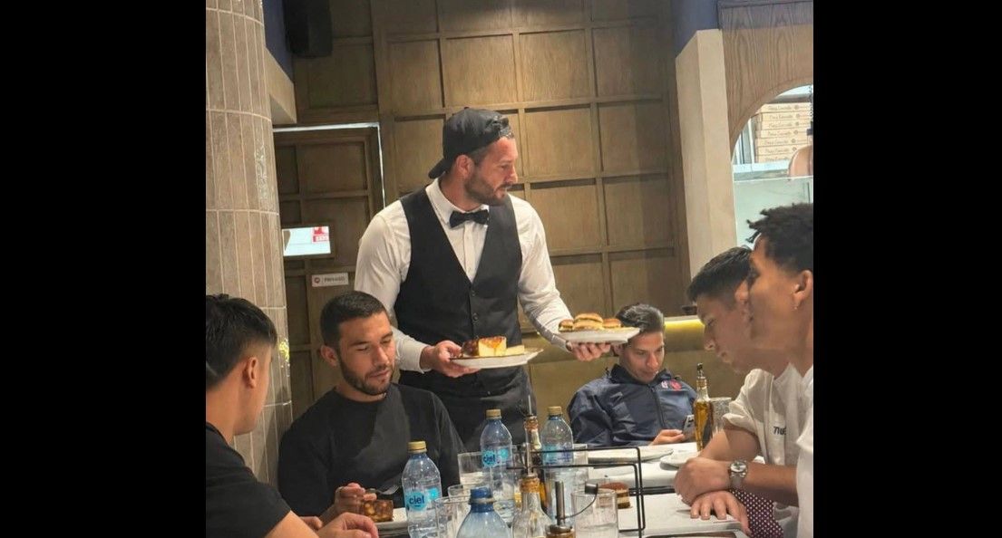 André-Pierre Gignac debuta como ‘mesero’ en la inauguración de su restaurante en San Pedro