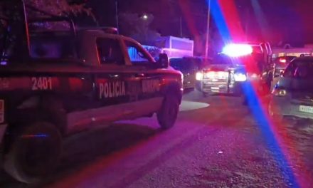 Golpea a policía y escapa tras intensa persecución en Parras
